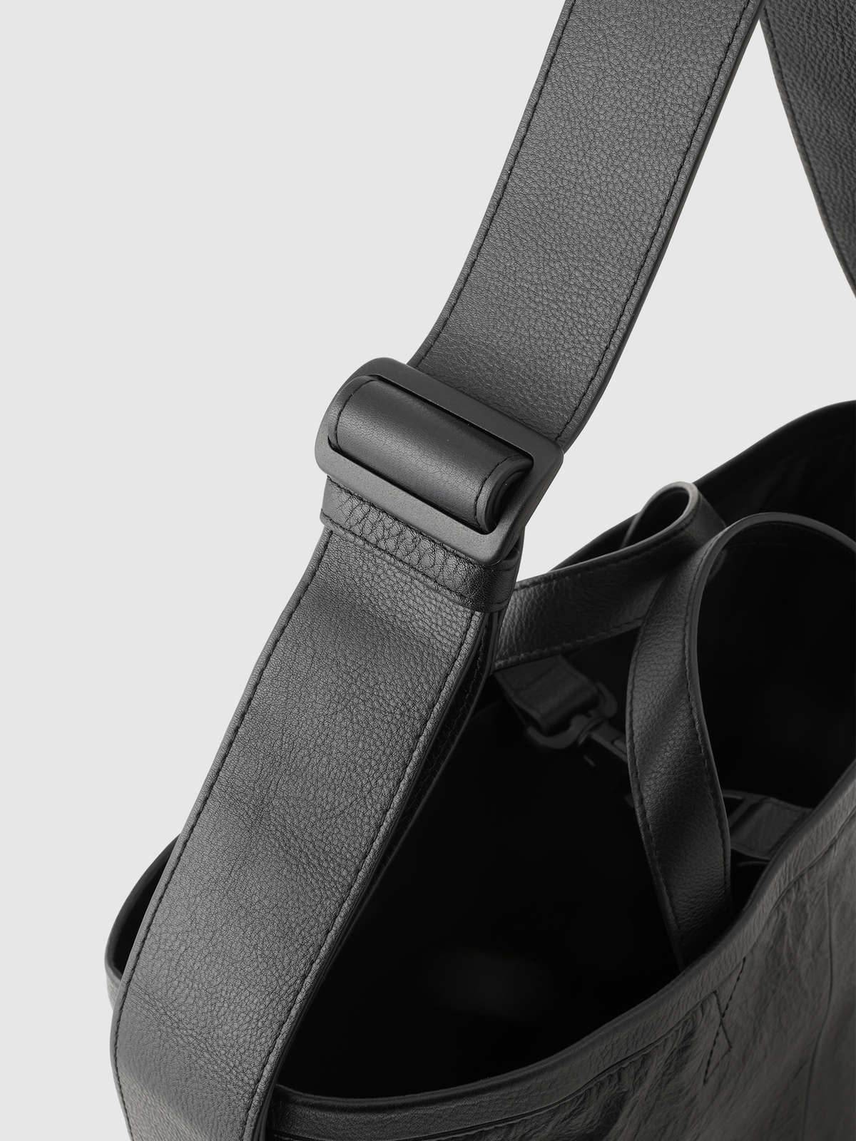 【新発売・数量限定型】LEATHER TOTE M 021